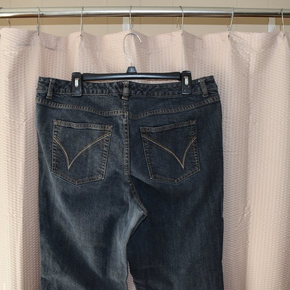 Venezia Right Fit Stretch Bootcut Distressed Straight Leg 3 Petite - Picture 4 of 6